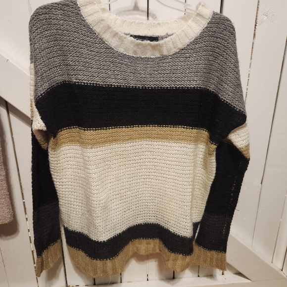 Sweaters , lightweight and dressy - Picture 6 of 12